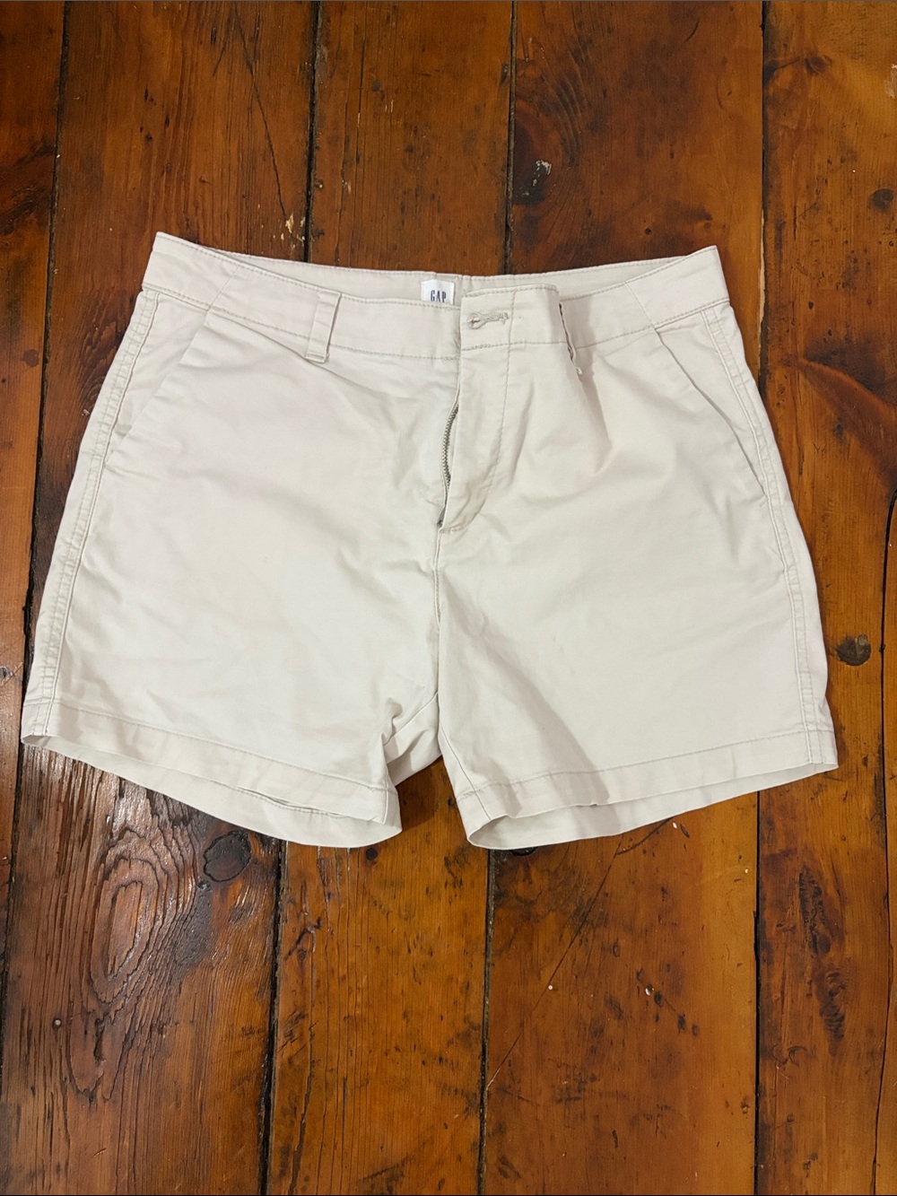 GAP outlet women’s tan shorts size 8